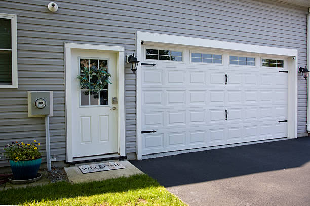 24/7 Emergency Garage Door Panel Replacement experts in The Acreage, FL
